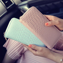 Load image into Gallery viewer, Women's coin purse
