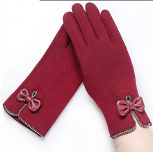 Load image into Gallery viewer, Touch screen ladies winter gloves outdoor sports cycling driving warm gloves not falling velvet gloves