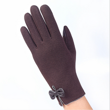 Load image into Gallery viewer, Touch screen ladies winter gloves outdoor sports cycling driving warm gloves not falling velvet gloves