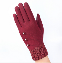 Load image into Gallery viewer, Touch screen ladies winter gloves outdoor sports cycling driving warm gloves not falling velvet gloves