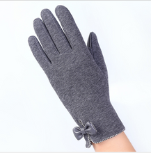 Load image into Gallery viewer, Touch screen ladies winter gloves outdoor sports cycling driving warm gloves not falling velvet gloves