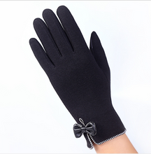 Load image into Gallery viewer, Touch screen ladies winter gloves outdoor sports cycling driving warm gloves not falling velvet gloves