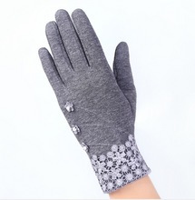 Load image into Gallery viewer, Touch screen ladies winter gloves outdoor sports cycling driving warm gloves not falling velvet gloves