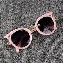 Load image into Gallery viewer, Beautyeye 2018 Kids Sunglasses Girls Brand Cat Eye Children Glasses Boys UV400 Lens Baby Sun glasses Cute Eyewear Shades Goggles