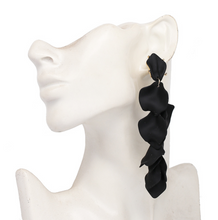 Load image into Gallery viewer, Stud earrings
