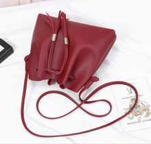 Load image into Gallery viewer, Tassel bucket coin purse
