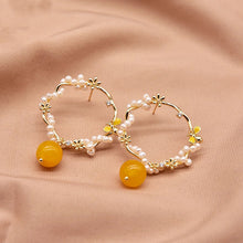 Load image into Gallery viewer, Topaz Earrings Simple And Versatile Natural Pearl Earrings
