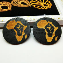 Load image into Gallery viewer, geometric African black round earrings
