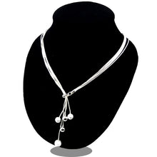 Load image into Gallery viewer, Europe and the necklace
