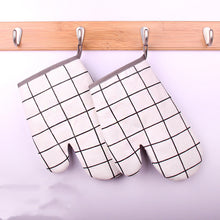 Load image into Gallery viewer, Thickened microwave oven gloves

