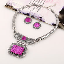Load image into Gallery viewer, Vintage Geometric Plate Pattern Short Necklace Necklace
