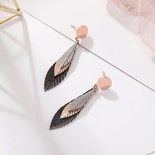 Load image into Gallery viewer, Three-leaf earrings
