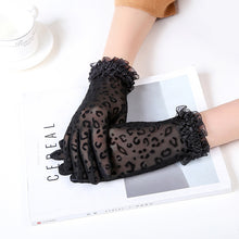 Load image into Gallery viewer, Ladies lace sunscreen gloves
