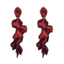 Load image into Gallery viewer, Stud earrings
