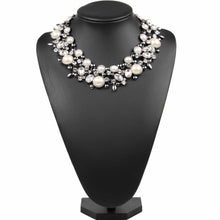 Load image into Gallery viewer, Pearl necklace
