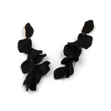 Load image into Gallery viewer, Stud earrings

