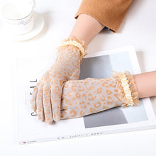 Load image into Gallery viewer, Ladies lace sunscreen gloves
