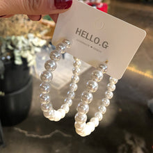 Load image into Gallery viewer, About temperament highlight pearl ear hoop earrings
