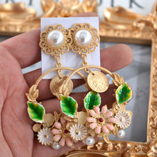 Load image into Gallery viewer, Metal Pearl Earrings Earrings Queen&#39;s Nightclub Exaggerated Earrings
