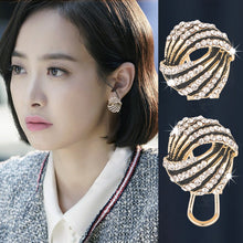 Load image into Gallery viewer, Female sterling silver hypoallergenic ear clips
