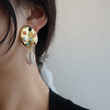 Load image into Gallery viewer, Retro Irregular Earrings Ear Clips With Diamonds Exaggerated Pearl Pendant Earrings

