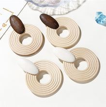 Load image into Gallery viewer, Wooden thread round hoop earrings
