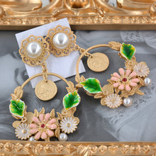 Load image into Gallery viewer, Metal Pearl Earrings Earrings Queen&#39;s Nightclub Exaggerated Earrings
