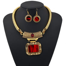 Load image into Gallery viewer, Vintage Geometric Plate Pattern Short Necklace Necklace
