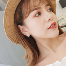 Load image into Gallery viewer, Flower ear clip garland earrings
