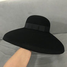 Load image into Gallery viewer, Autumn And Winter Woolenny Big Brim Bowler Hat
