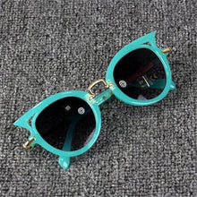 Load image into Gallery viewer, Beautyeye 2018 Kids Sunglasses Girls Brand Cat Eye Children Glasses Boys UV400 Lens Baby Sun glasses Cute Eyewear Shades Goggles
