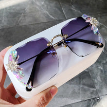 Load image into Gallery viewer, sunglasses women 2020 new fashon Vinage Sqaure luxury glasses Rimless rhinesotne sunglasses Shades For Women Summer oculos
