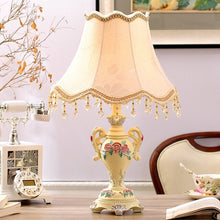 Load image into Gallery viewer, The British ouobo elegant and beautiful decorative lamp Home Furnishing jewelry European practical wedding gift
