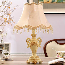 Load image into Gallery viewer, The British ouobo elegant and beautiful decorative lamp Home Furnishing jewelry European practical wedding gift
